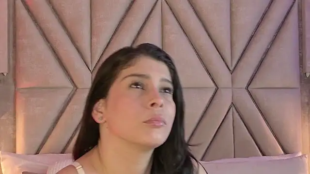 Snapshot of MilaRux chatting on November 2025 04:55:01 PM MilaRux online show from November 2025 04:55:01 PM