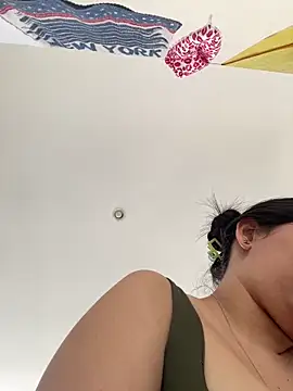 Snapshot of MilaRux chatting on March 2025 04:10:02 PM MilaRux online show from March 2025 04:10:02 PM