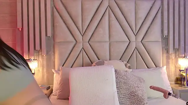 Snapshot of MilaRux chatting on December 2025 07:13:01 PM MilaRux online show from December 2025 07:13:01 PM