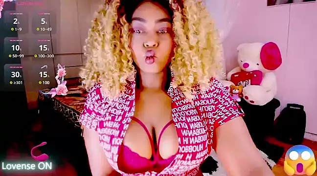 Snapshot of Aliana_Ross chatting on March 2025 08:41:02 AM Aliana Ross online show from March 2025 08:41:02 AM