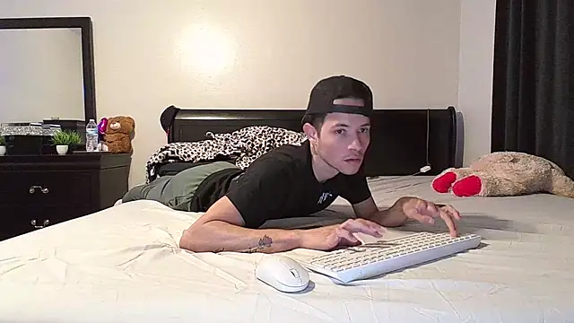 azzel19 online show from February 2025 12:41:01 AM