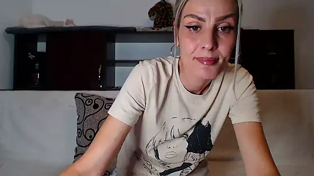 Snapshot of AshlineKatte chatting on November 2025 04:55:02 PM AshlineKatte online show from November 2025 04:55:02 PM