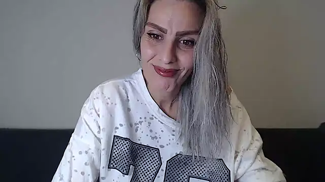 Snapshot of AshlineKatte chatting on November 2025 01:26:02 PM AshlineKatte online show from November 2025 01:26:02 PM