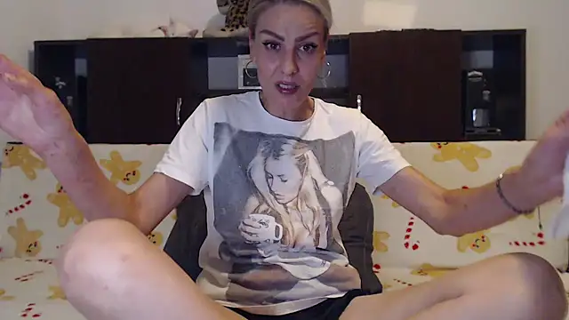 Snapshot of AshlineKatte chatting on October 2025 06:42:01 PM AshlineKatte online show from October 2025 06:42:01 PM