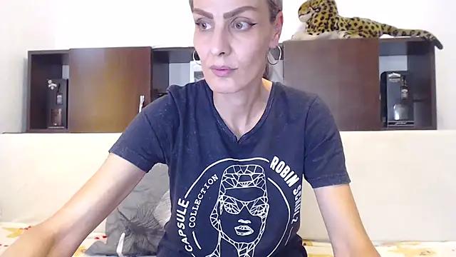 Snapshot of AshlineKatte chatting on October 2025 12:15:02 PM AshlineKatte online show from October 2025 12:15:02 PM