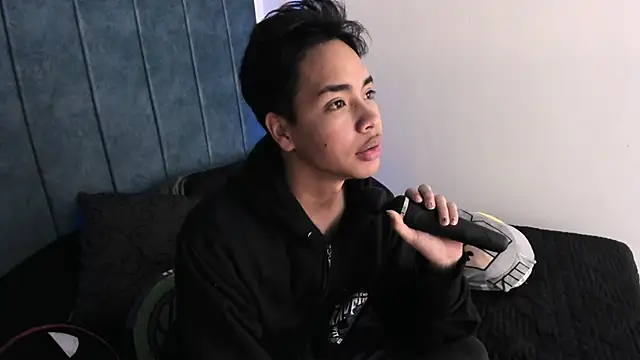 Snapshot of AlecLightwood_ chatting on January 2025 09:36:02 PM AlecLightwood online show from January 2025 09:36:02 PM