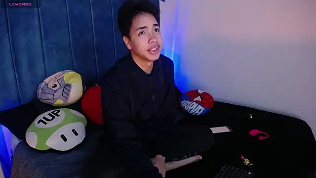 Snapshot of AlecLightwood_ chatting on January 2025 02:41:01 PM AlecLightwood online show from January 2025 02:41:01 PM