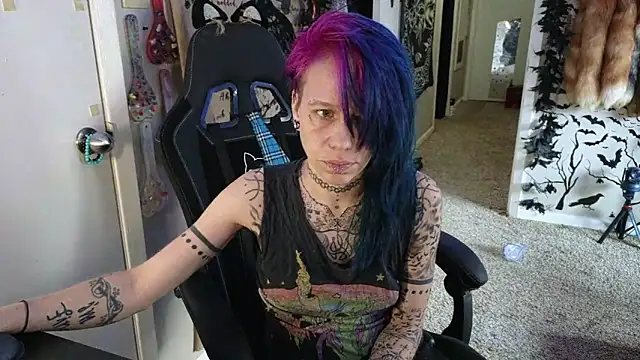 Snapshot of trashbrat chatting on December 2025 02:08:02 PM trashbrat online show from December 2025 02:08:02 PM