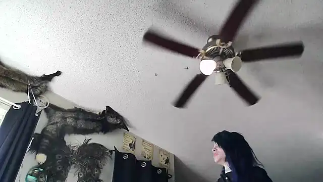 Snapshot of trashbrat chatting on September 2025 10:21:01 PM trashbrat online show from September 2025 10:21:01 PM