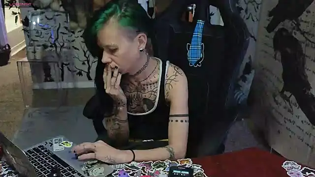 Snapshot of trashbrat chatting on September 2025 09:49:01 AM trashbrat online show from September 2025 09:49:01 AM