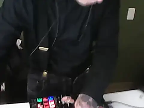 justthetip4209 online show from March 2025 01:45:01 PM