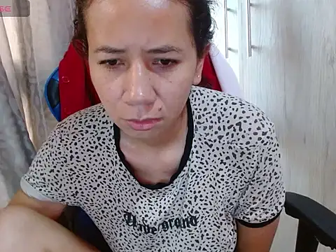 Danielagomez33 online show from April 2026 12:32:02 PM