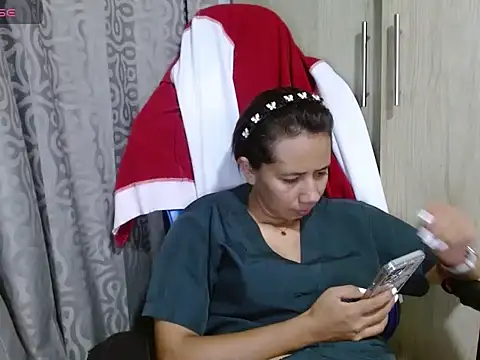 Danielagomez33 online show from May 2026 01:22:01 AM