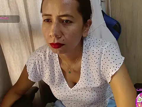 Danielagomez33 online show from May 2026 01:31:02 PM