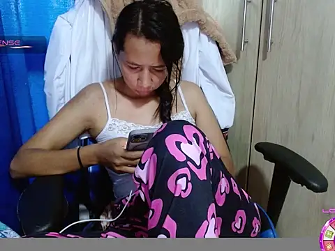 Danielagomez33 online show from March 2026 01:00:01 PM