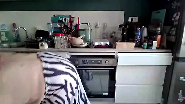 sweetinside  online show from April 2026 09:02:02 AM