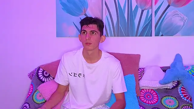 Snapshot of Ana_and_Leo chatting on December 2025 02:30:01 PM Ana and Leo online show from December 2025 02:30:01 PM