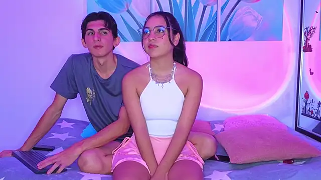 Ana and Leo online show from November 2025 03:12:01 PM