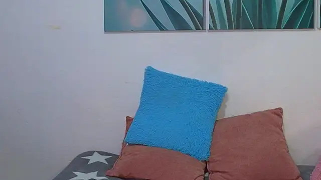 Ana and Leo online show from April 2026 02:13:02 PM