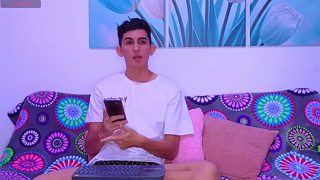 Ana and Leo online show from December 2025 02:55:01 PM