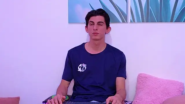 Ana and Leo online show from March 2026 02:35:02 PM