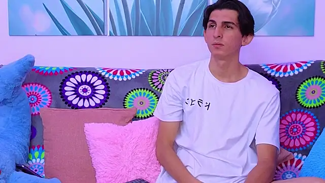 Ana and Leo online show from August 2026 02:37:01 PM