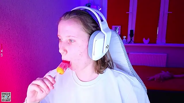 Snapshot of mon_lola chatting on November 2025 02:55:02 PM mon lola online show from November 2025 02:55:02 PM