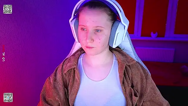 Snapshot of mon_lola chatting on February 2026 02:14:02 PM mon lola online show from February 2026 02:14:02 PM