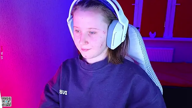 Snapshot of mon_lola chatting on November 2025 04:00:01 PM mon lola online show from November 2025 04:00:01 PM