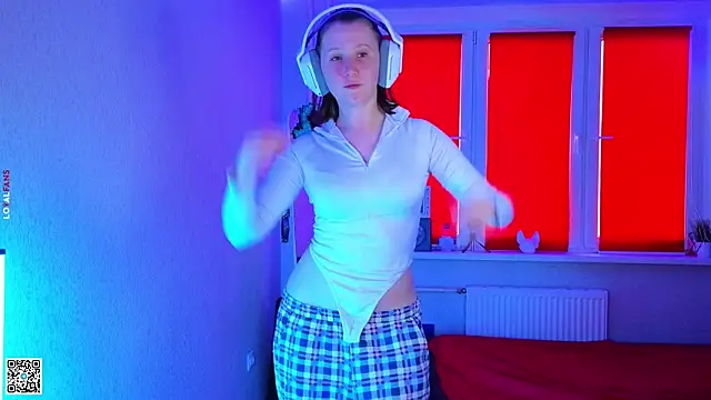 Snapshot of mon_lola chatting on November 2025 06:52:01 AM mon lola online show from November 2025 06:52:01 AM