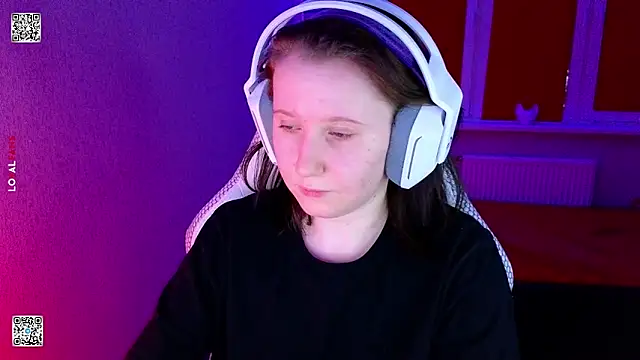 Snapshot of mon_lola chatting on February 2026 03:21:01 PM mon lola online show from February 2026 03:21:01 PM