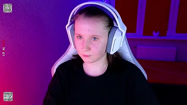 Snapshot of mon_lola chatting on February 2026 04:29:01 PM mon lola online show from February 2026 04:29:01 PM