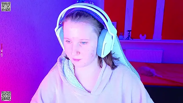 Snapshot of mon_lola chatting on November 2025 04:52:02 PM mon lola online show from November 2025 04:52:02 PM