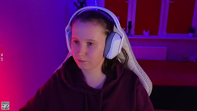 Snapshot of mon_lola chatting on October 2025 03:33:02 PM mon lola online show from October 2025 03:33:02 PM