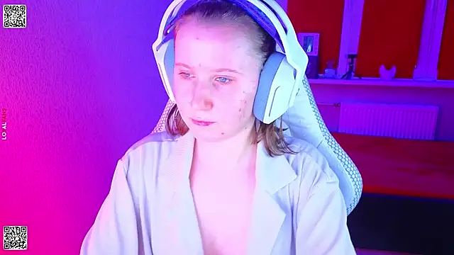 Snapshot of mon_lola chatting on November 2025 03:23:01 PM mon lola online show from November 2025 03:23:01 PM