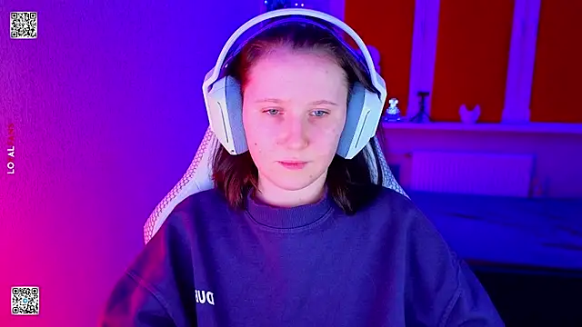 Snapshot of mon_lola chatting on January 2026 04:43:02 PM mon lola online show from January 2026 04:43:02 PM