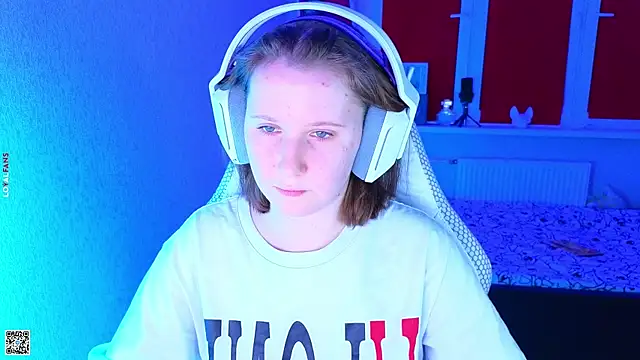 Snapshot of mon_lola chatting on October 2025 03:33:01 PM mon lola online show from October 2025 03:33:01 PM