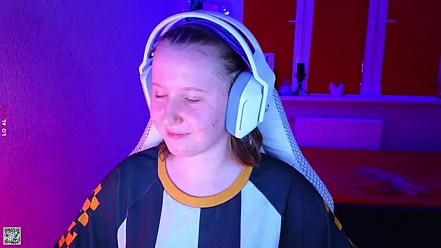 Snapshot of mon_lola chatting on November 2025 02:54:01 PM mon lola online show from November 2025 02:54:01 PM