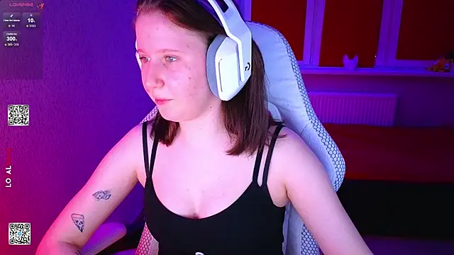 Snapshot of mon_lola chatting on February 2026 03:56:01 PM mon lola online show from February 2026 03:56:01 PM