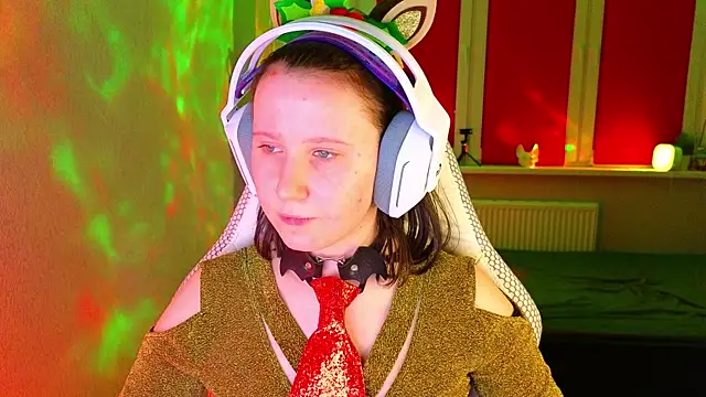 Snapshot of mon_lola chatting on December 2025 04:57:01 PM mon lola online show from December 2025 04:57:01 PM