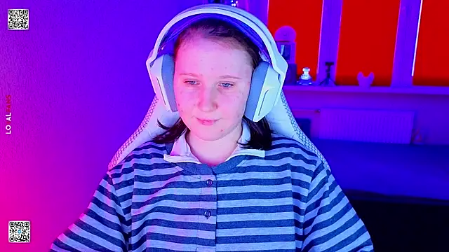 Snapshot of mon_lola chatting on January 2026 01:37:02 PM mon lola online show from January 2026 01:37:02 PM