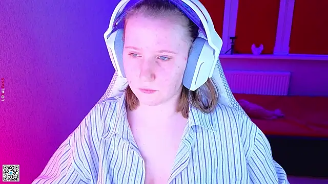 Snapshot of mon_lola chatting on November 2025 02:27:02 PM mon lola online show from November 2025 02:27:02 PM