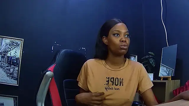 Snapshot of Ebonydivaxxx chatting on September 2025 07:00:01 AM Ebonydivaxxx online show from September 2025 07:00:01 AM