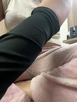 Snapshot of Red-Magic-25 chatting on February 2025 06:04:01 AM Red-Magic-25 online show from February 2025 06:04:01 AM