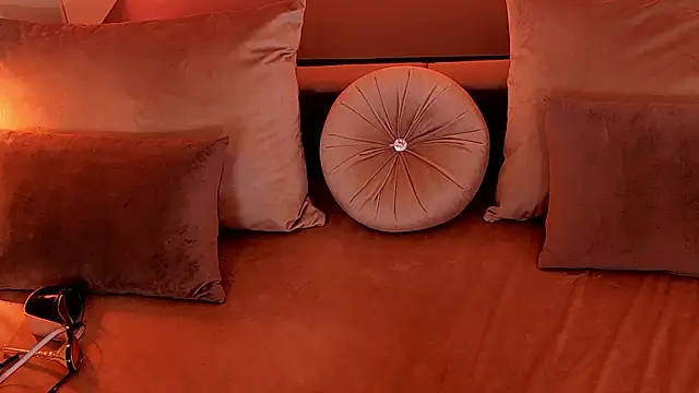 RubyLuxee online show from March 2026 05:38:01 AM