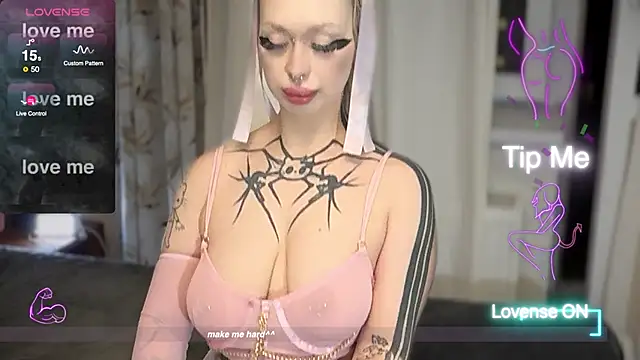 Gloryyaa online show from April 2026 10:23:01 PM