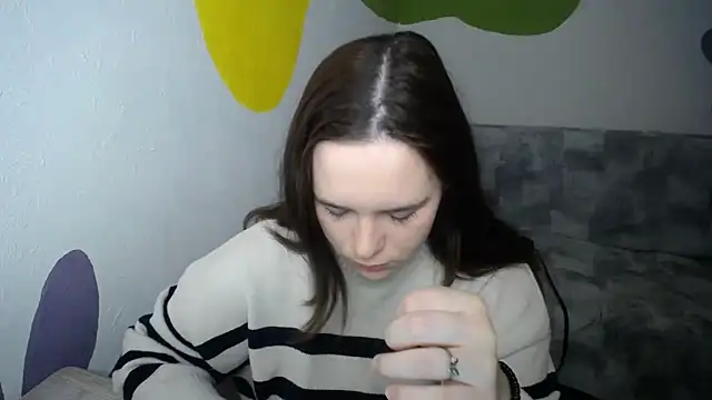 mini girly online show from December 2025 01:32:02 PM