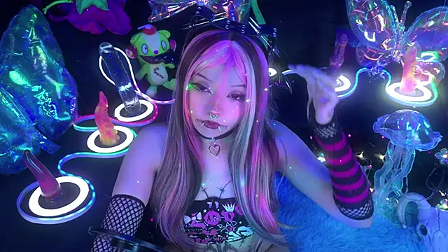 LaytonBox online show from April 2026 12:42:01 PM