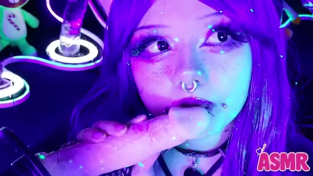 Snapshot of LaytonBox chatting on November 2025 03:00:02 PM LaytonBox online show from November 2025 03:00:02 PM