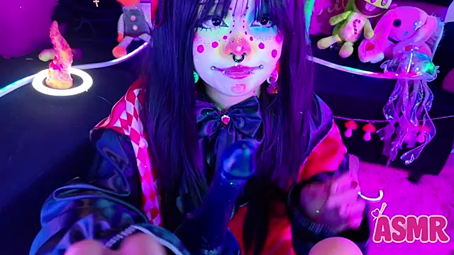 Snapshot of LaytonBox chatting on October 2025 12:46:01 PM LaytonBox online show from October 2025 12:46:01 PM